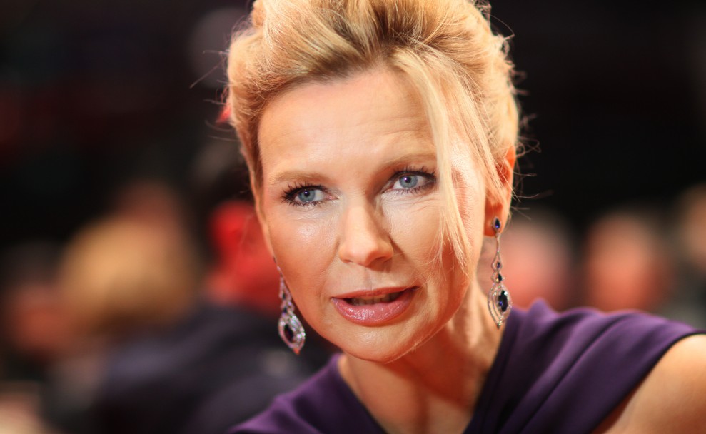 Veronica Ferres steht oft im Interview. Für uns ganz lehrreich: wir erfahren dieses mal, wie Schauspielerinnen perfekt rülpsen. (Foto: shutterstock - Denis Makarenko)